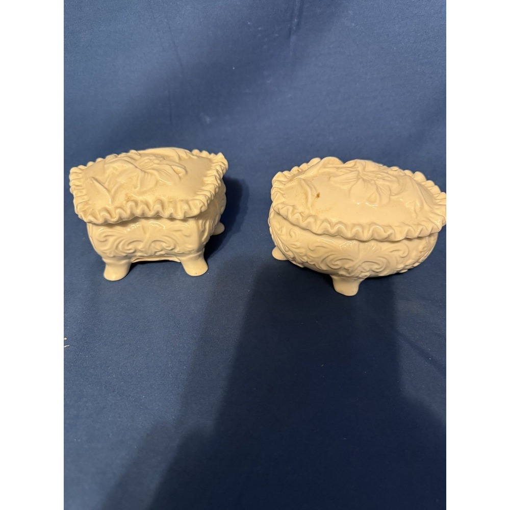 Vtg Mid Century Off White Ceramic Style Footed Jewelry Trinket Boxes Set Of 2